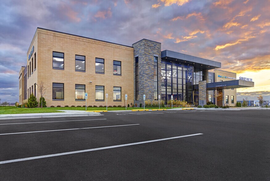 6001 96th Ln N, Brooklyn Park, MN à louer - Photo du bâtiment - Image 1 de 11