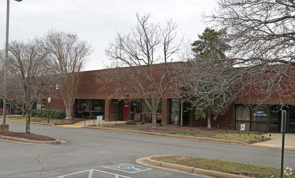 2034 Dabney Rd, Richmond, VA à louer - Photo principale - Image 2 de 6