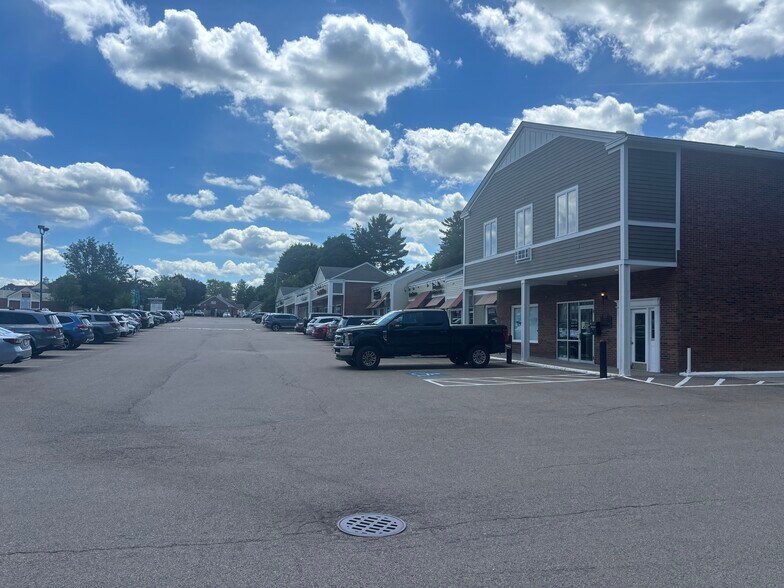 10-18 N Meadows Rd, Medfield, MA for lease - Building Photo - Image 3 of 17