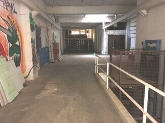 Plus de détails pour Multi-résidentiel à vendre