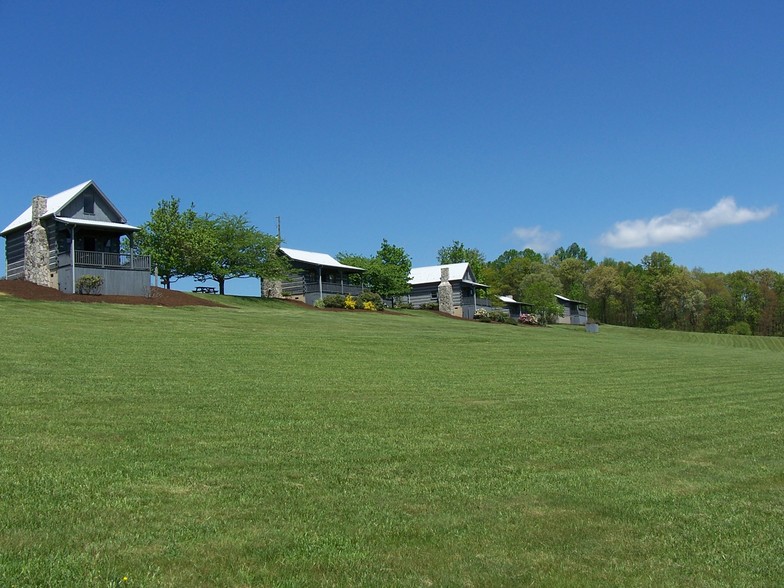 64 Lonesome Cabin Ln, Fancy Gap, VA à vendre - Photo principale - Image 1 de 1