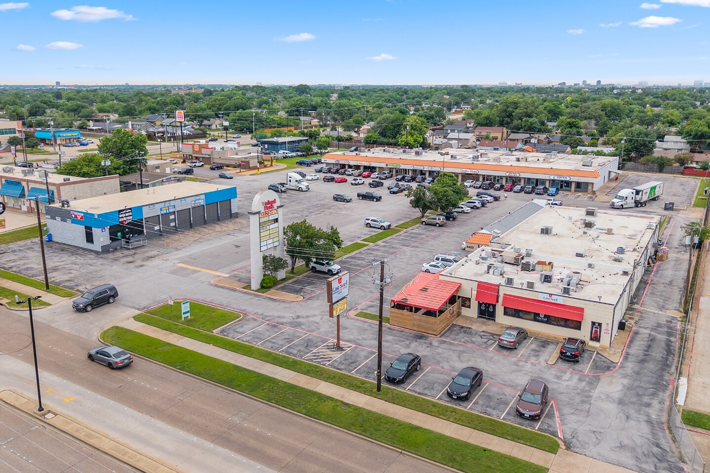 4401-4425 West Walnut Street, Garland, TX à vendre Photo du bâtiment- Image 1 de 7