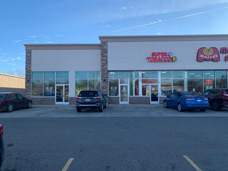 6209-6211 W Saginaw Hwy, Lansing, MI à louer - Photo du bâtiment - Image 2 de 3