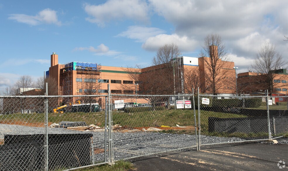 9800 Medical Center Dr, Rockville, MD for lease - Building Photo - Image 2 of 3