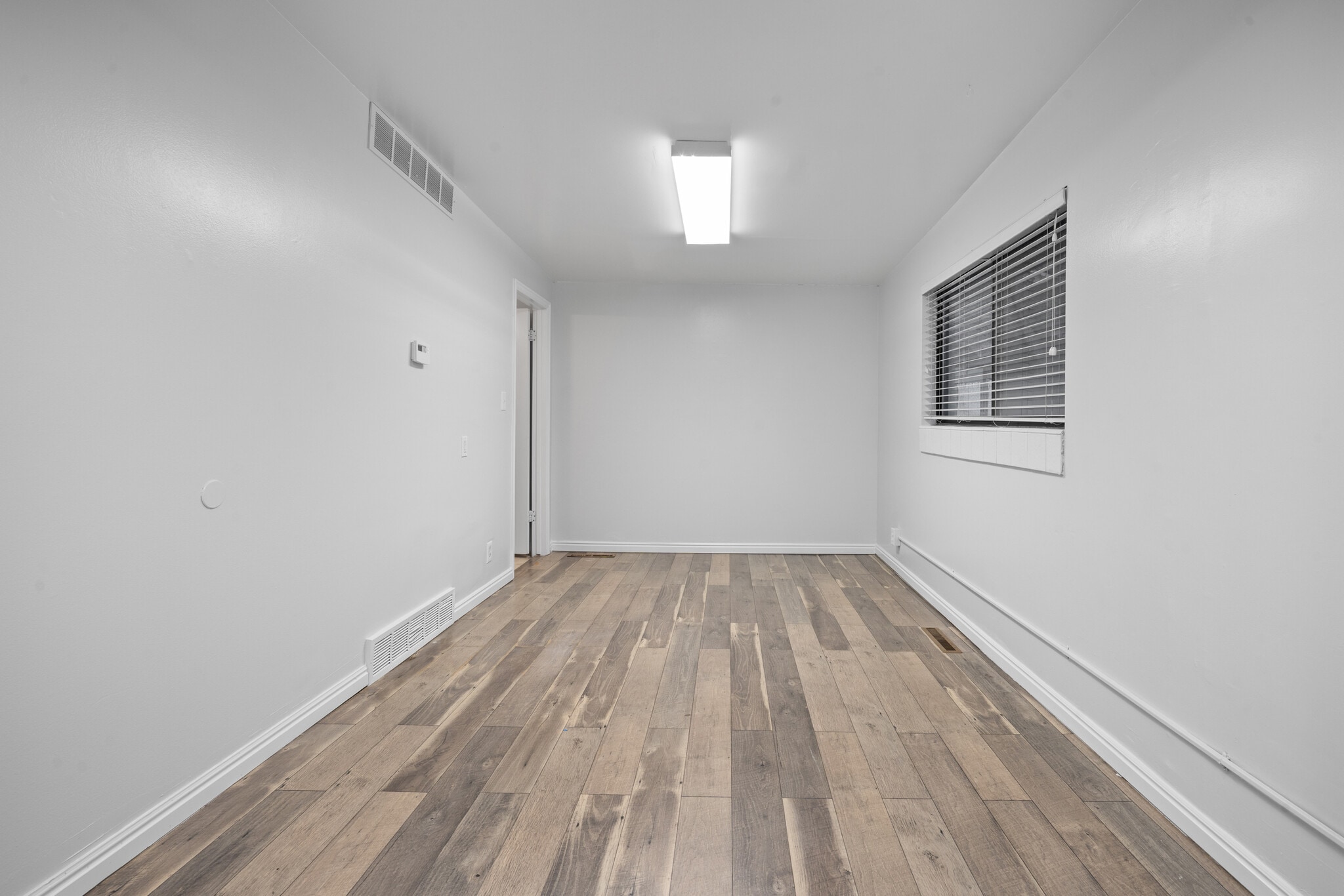 9386 S Redwood Rd, West Jordan, UT à vendre Photo intérieure- Image 1 de 3