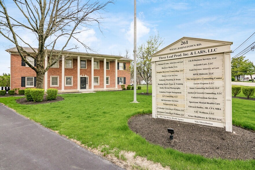 261 W Johnstown Rd, Columbus, OH à louer - Photo du bâtiment - Image 2 de 15