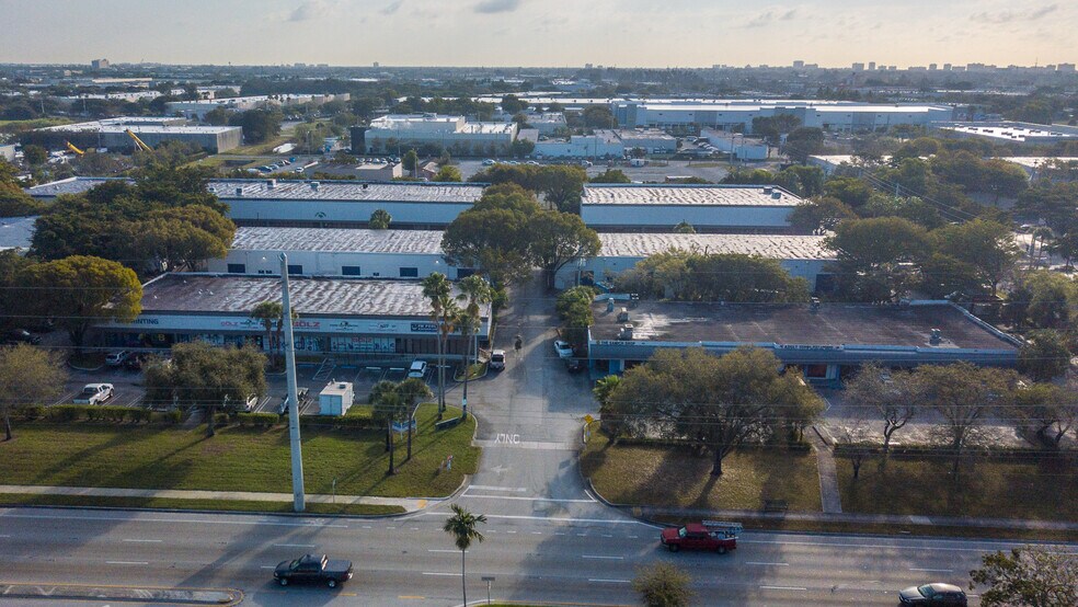 2570-2580 N Powerline Rd, Pompano Beach, FL for lease - Building Photo - Image 2 of 2