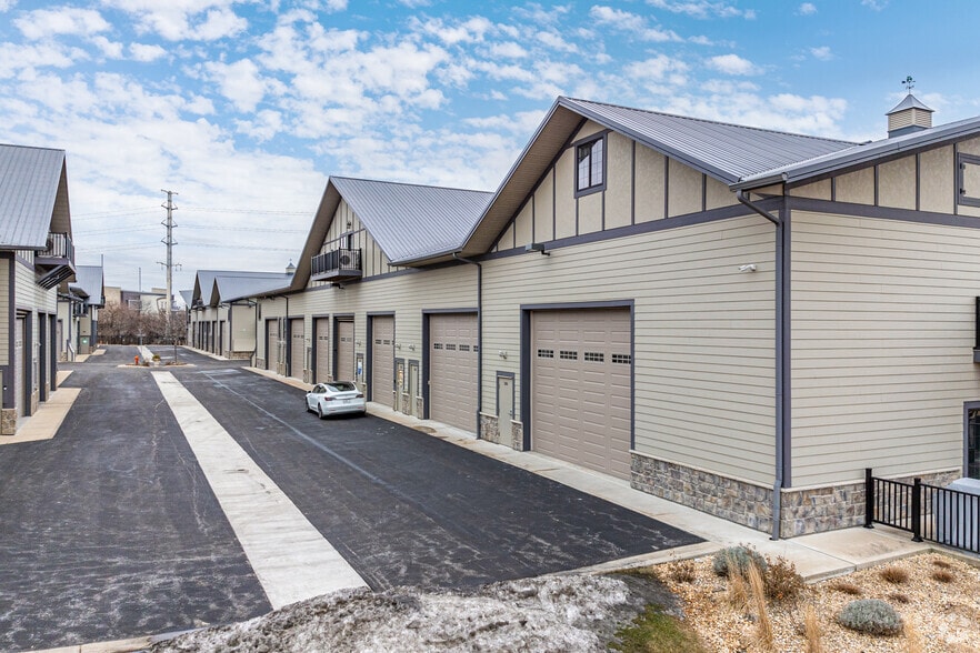 2220 Ferry Rd, Naperville, IL for sale - Primary Photo - Image 1 of 5