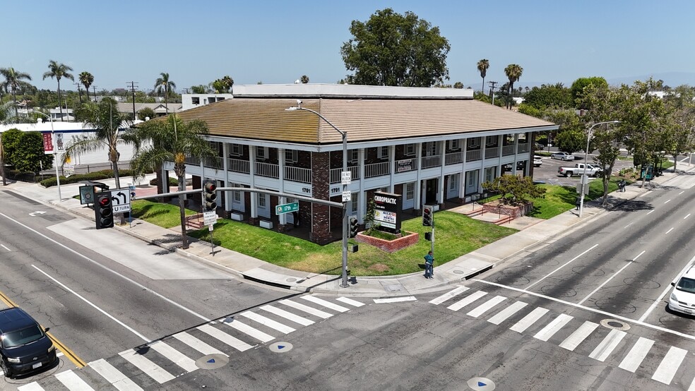 1701 N Main St, Santa Ana, CA à vendre - Photo du bâtiment - Image 2 de 34