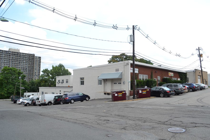 400 E Edsall Blvd, Palisades Park, NJ for lease - Primary Photo - Image 1 of 16