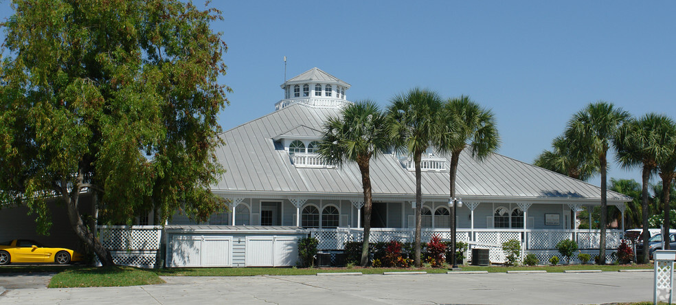 1342 Colonial Blvd, Fort Myers, FL for sale - Primary Photo - Image 1 of 1