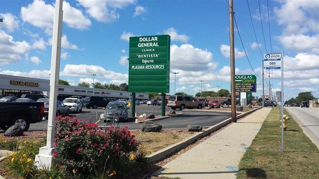 More details for 2601-2709 W Grand Ave, Waukegan, IL - Office/Retail for Lease