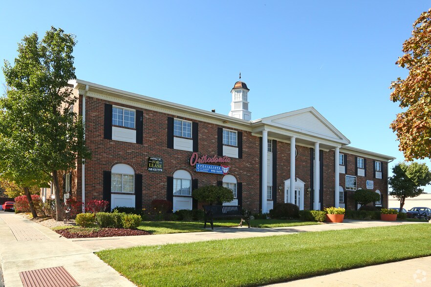 12750 S Saginaw St, Grand Blanc, MI à louer - Photo principale - Image 1 de 7