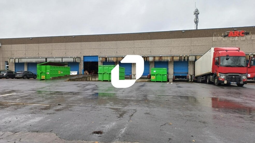 Industrial in Saint-Thibault-des-Vignes for lease - Building Photo - Image 1 of 4