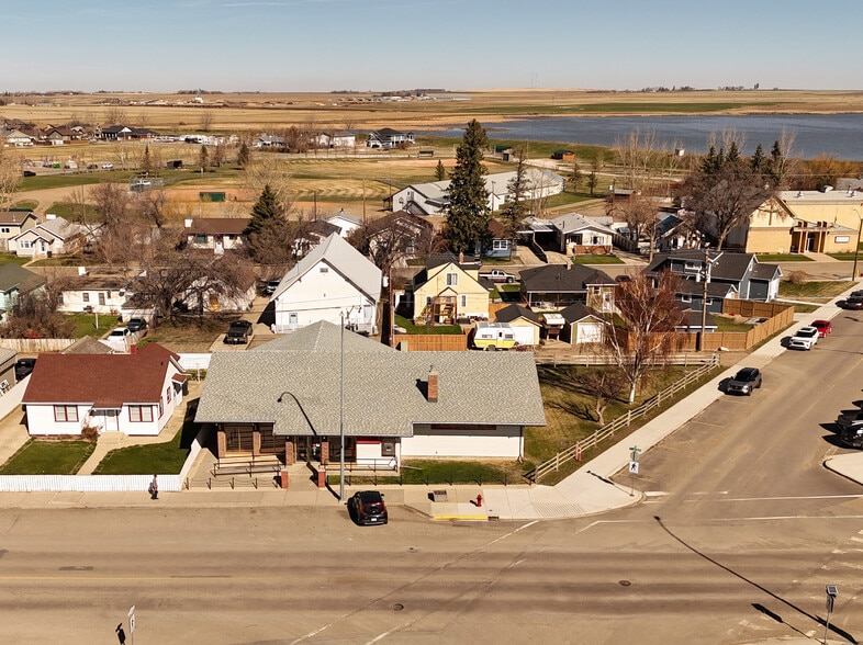 420 Highway Av N, Picture Butte, AB for sale - Primary Photo - Image 1 of 5