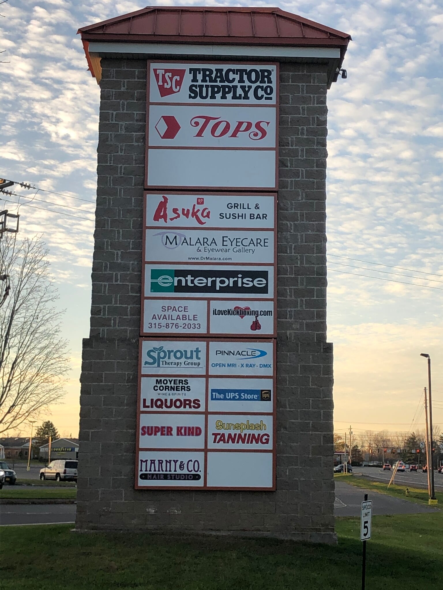 8395-8417 Oswego Rd, Liverpool, NY for lease Primary Photo- Image 1 of 14