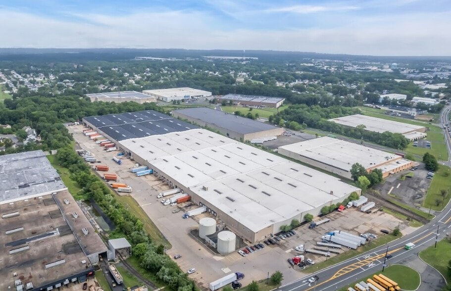 1665 Jersey Ave, North Brunswick, NJ à louer - Photo du bâtiment - Image 1 de 5