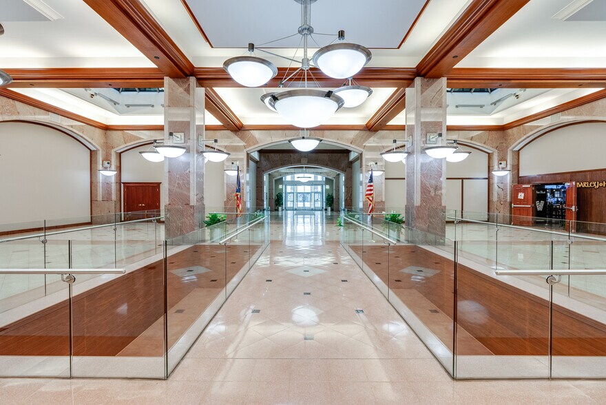 222 S Main St, Akron, OH à vendre - Hall d’entrée - Image 2 de 55