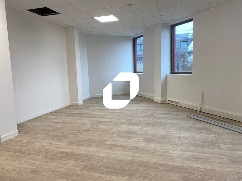 Flex dans Gennevilliers à louer - Photo du bâtiment - Image 2 de 19