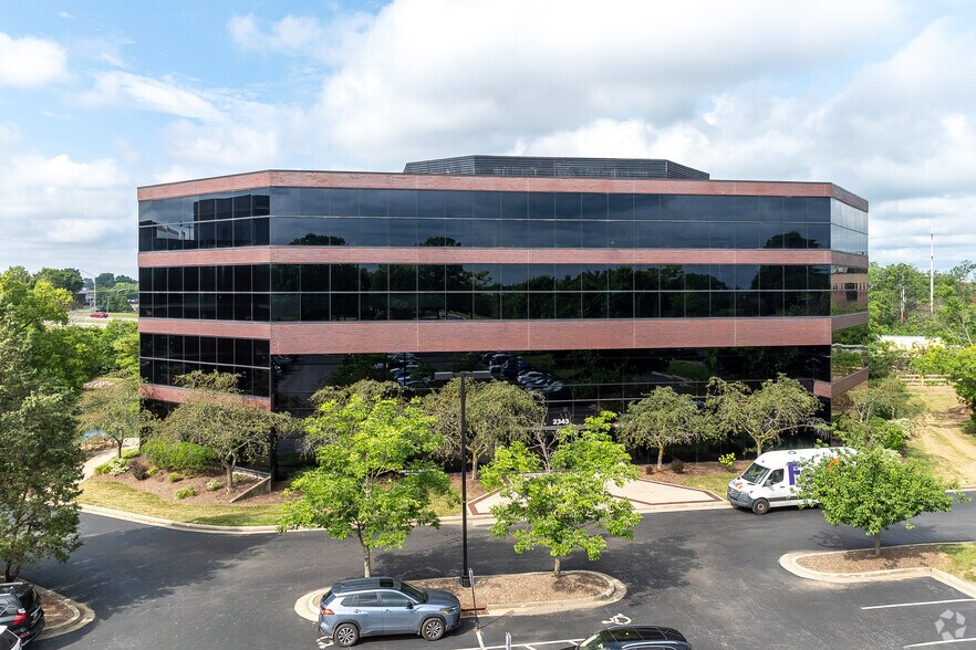 2525 Harrodsburg Rd, Lexington, KY à louer - Photo du bâtiment - Image 3 de 17