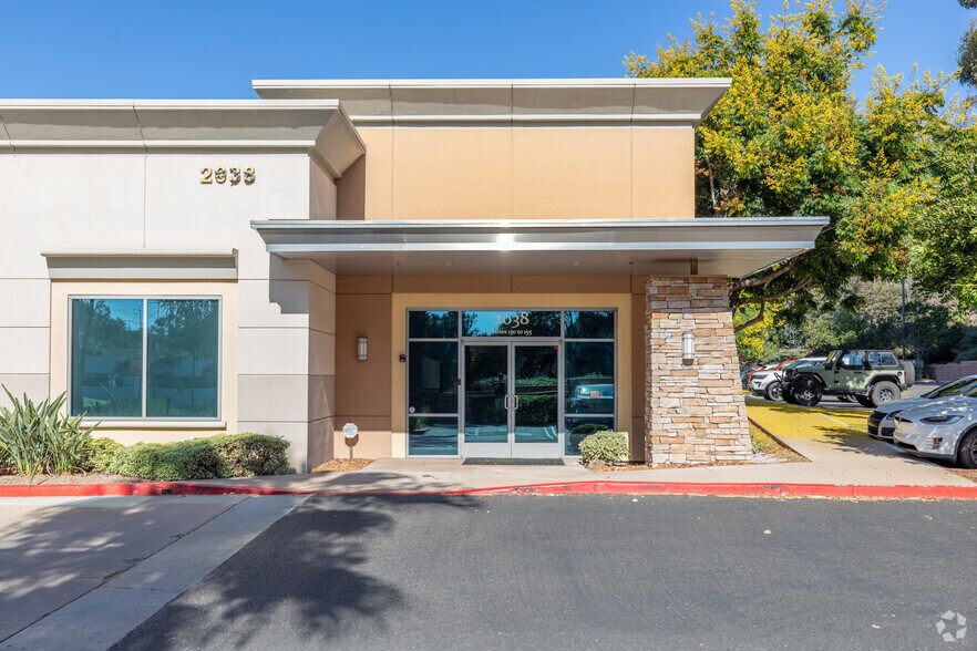 2038 Corte del Nogal, Carlsbad, CA à louer - Photo du bâtiment - Image 2 de 7