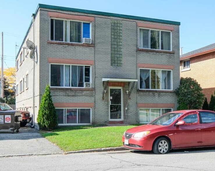 De L'Eeglie St Portfolio portefeuille de 3 propriétés à vendre sur LoopNet.ca - Photo principale - Image 3 de 3