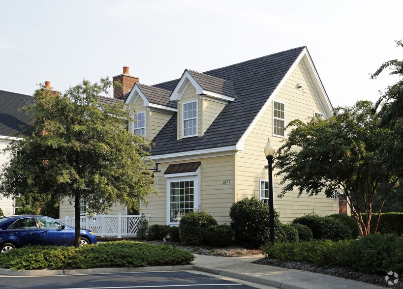 1877 Governors Pointe Dr, Suffolk, VA à louer - Photo du bâtiment - Image 3 de 5