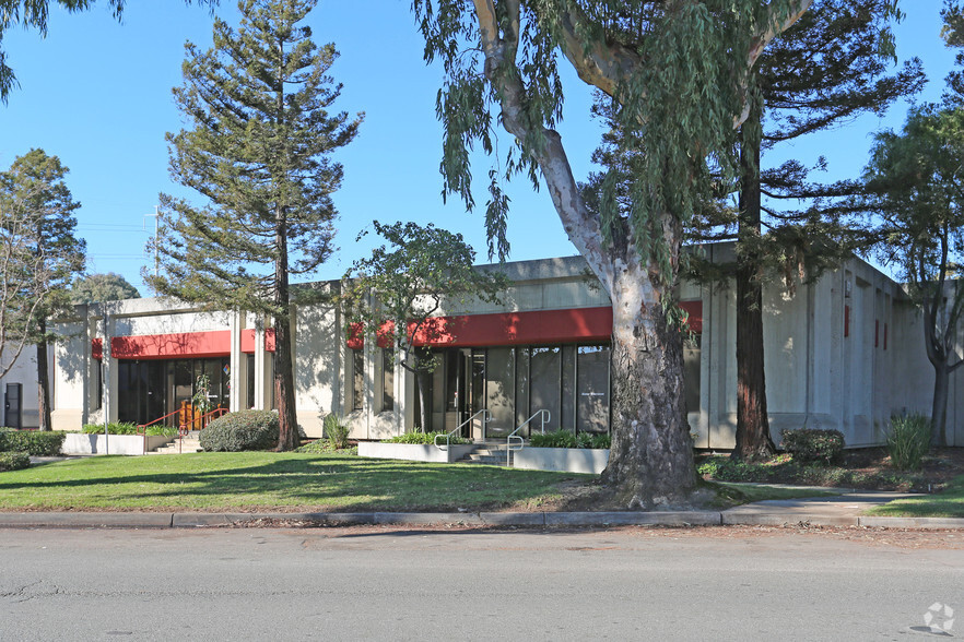 3496-3530 Breakwater Ct, Hayward, CA for lease - Building Photo - Image 2 of 5