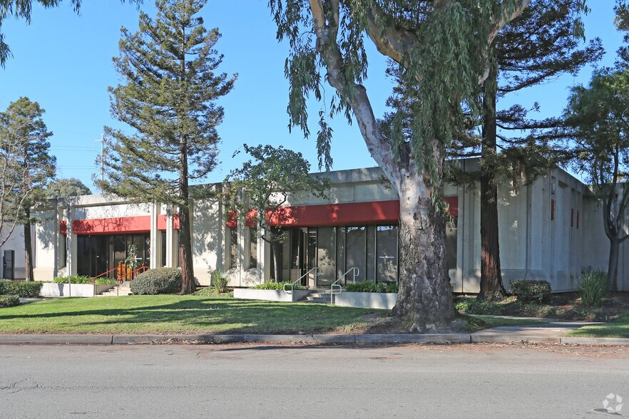 3496-3530 Breakwater Ct, Hayward, CA à louer - Photo du bâtiment - Image 2 de 5