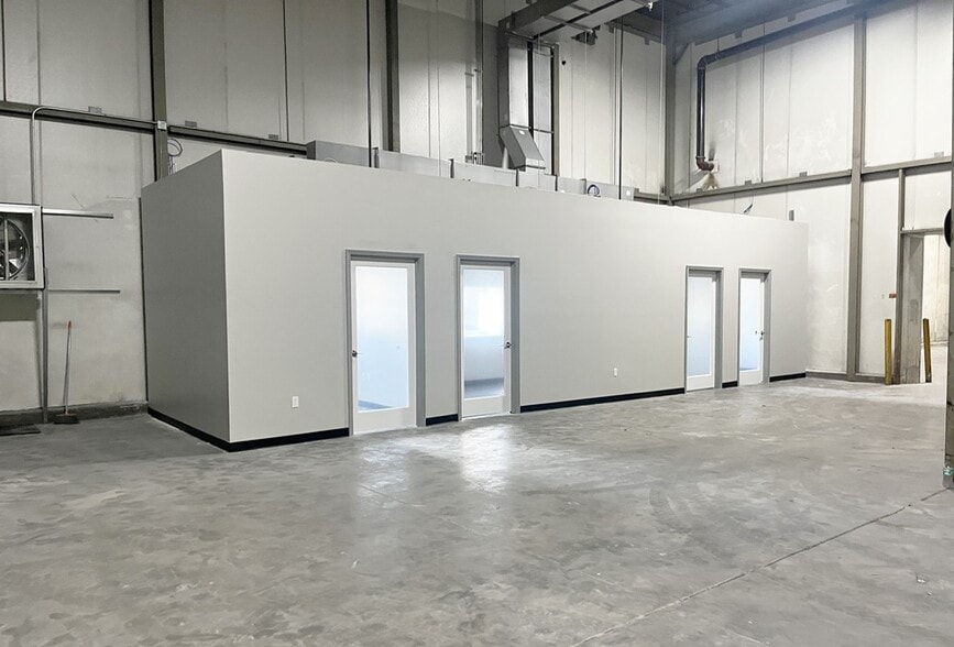 1000 S Elmwood Dr, Mexico, MO for lease - Interior Photo - Image 3 of 5