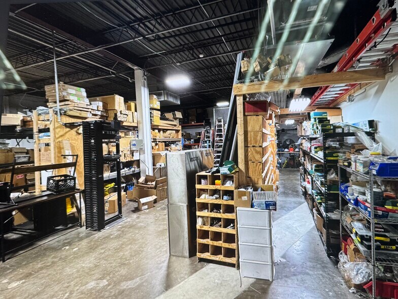 1691 Shelby Oaks Dr N, Memphis, TN à louer - Photo du bâtiment - Image 3 de 4