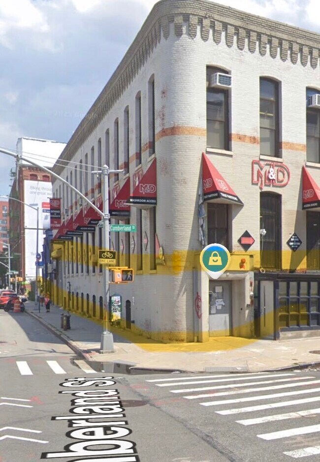 Plus de détails pour 70 Flushing Ave, Brooklyn, NY - Commerce de détail à louer