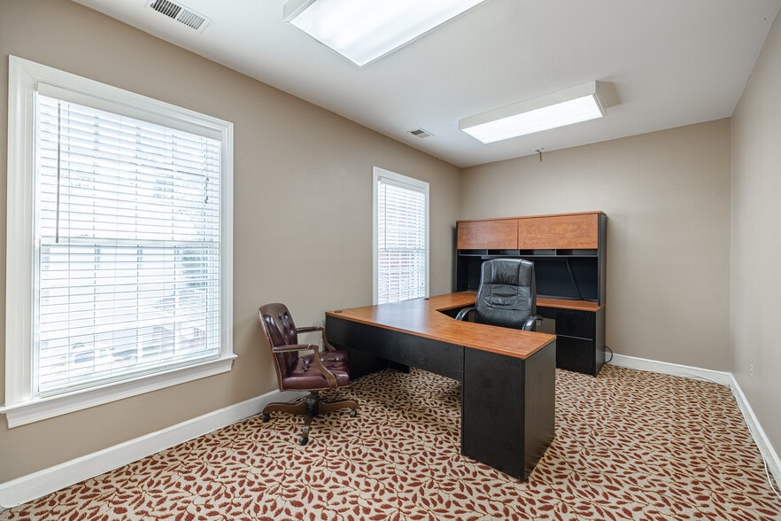 223-225 N Washington St, Alexandria, VA for lease - Interior Photo - Image 2 of 42