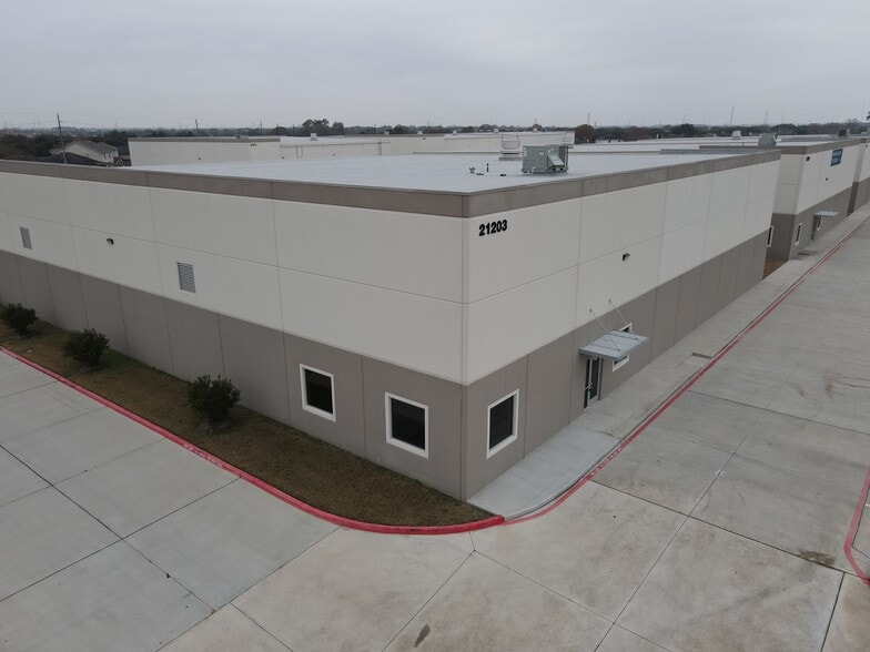 21203 Clay Rd, Katy, TX for lease - Building Photo - Image 2 of 7
