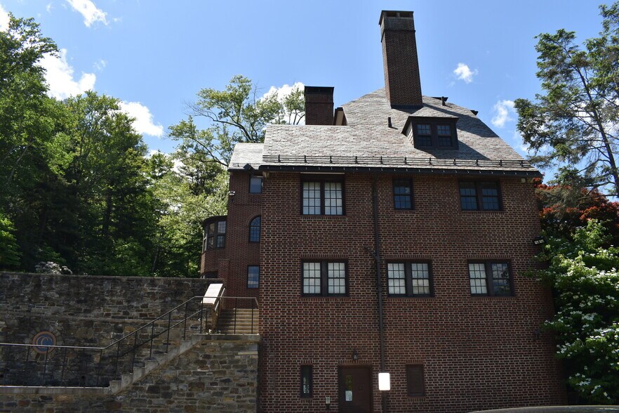 9 Park Pl, Corning, NY à vendre - Photo du bâtiment - Image 3 de 32