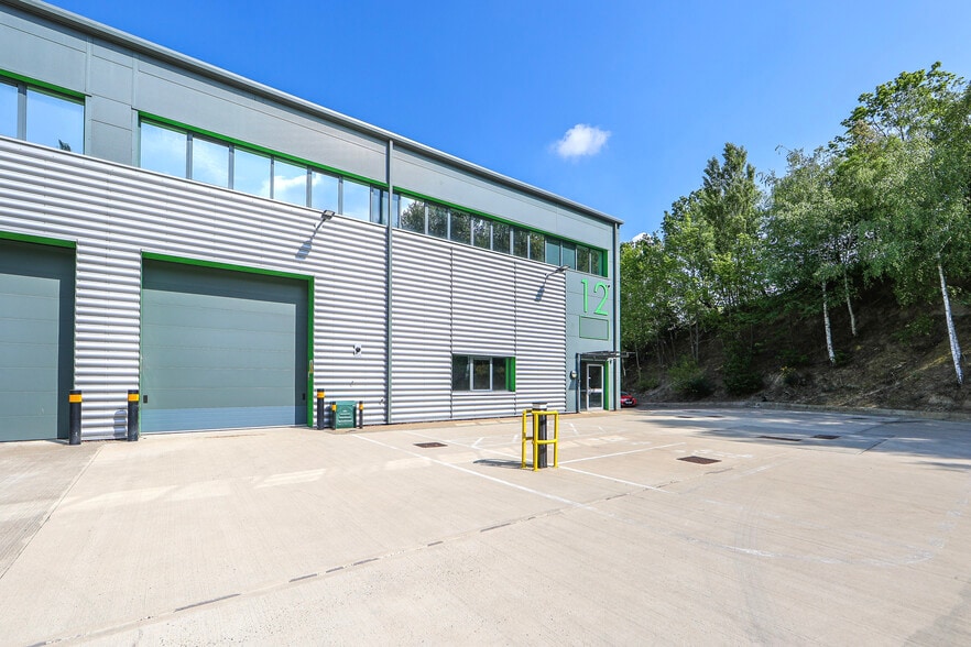 35 Edgington Way, Sidcup for lease - Building Photo - Image 2 of 7