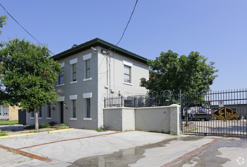 811 El Monte Blvd, San Antonio, TX à louer - Photo du bâtiment - Image 2 de 13