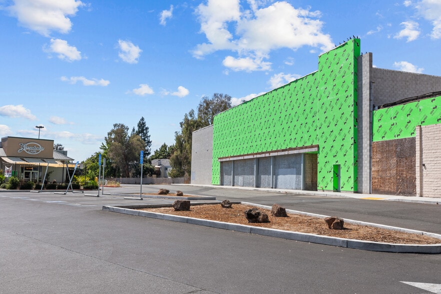 8501 Auburn Blvd, Citrus Heights, CA for sale - Building Photo - Image 2 of 59