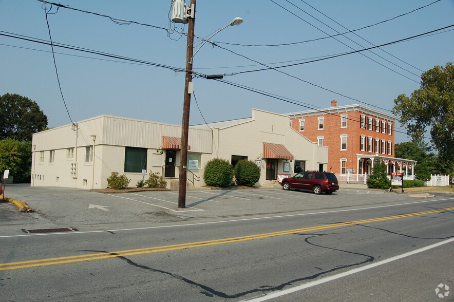 329 Main St, Landisville, PA à louer - Photo du bâtiment - Image 2 de 4