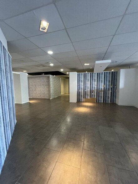 25 Avenue De L'Enclos, Portet-sur-Garonne for lease - Interior Photo - Image 3 of 6