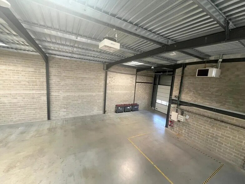 Industrial in Sartrouville for sale - Building Photo - Image 3 of 15