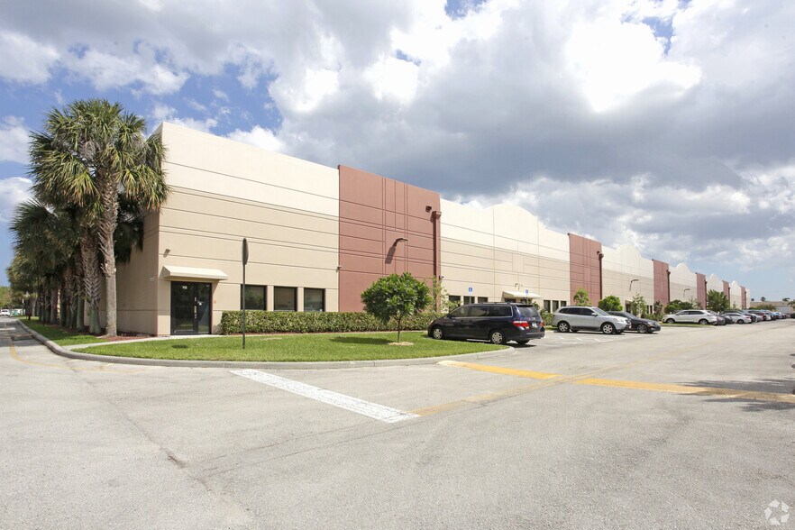 35 SW 12th Ave, Dania Beach, FL à vendre - Photo du bâtiment - Image 1 de 26