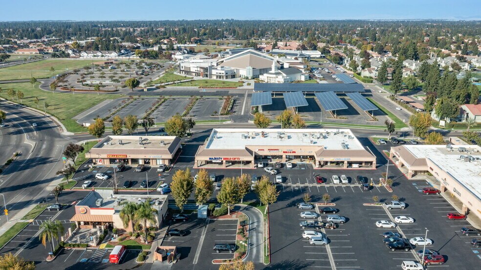 7094 N Cedar Ave, Fresno, CA à louer - Photo du bâtiment - Image 2 de 16