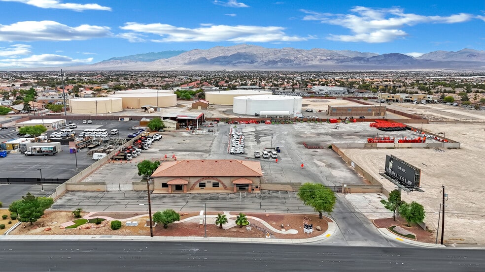 2222 W Cheyenne Ave, North Las Vegas, NV for lease - Building Photo - Image 3 of 16