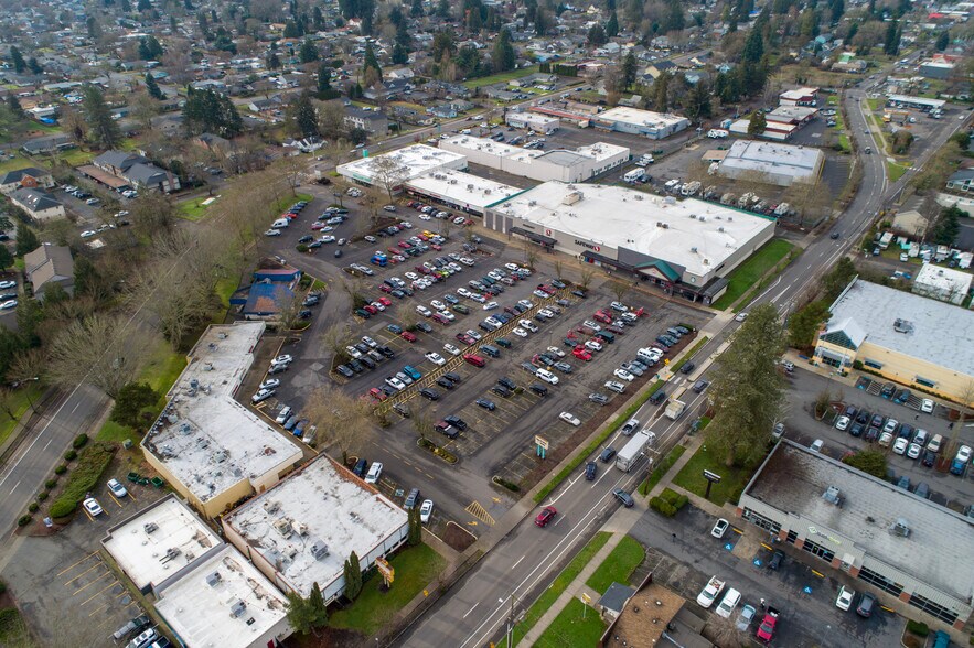 2828-3018 Pacific Ave, Forest Grove, OR à louer - Photo du bâtiment - Image 1 de 2