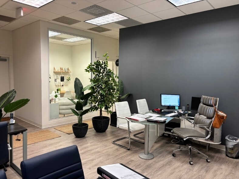 2141 N Commerce Pkwy, Weston, FL à louer - Photo intérieure - Image 2 de 8