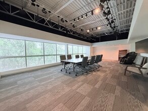 4406 W Linebaugh Ave, Tampa, FL for lease Interior Photo- Image 2 of 3