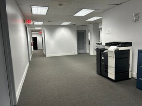 33 SW 2nd Ave, Miami, FL for lease Interior Photo- Image 1 of 4