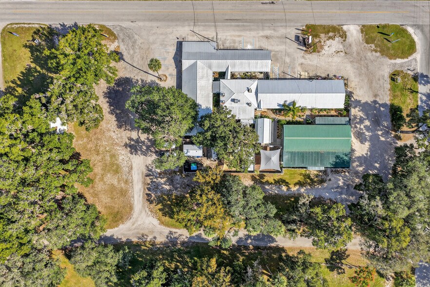 765 3rd Ave, Welaka, FL à vendre - Photo du bâtiment - Image 2 de 113