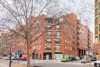 Plus de détails pour Multi-résidentiel à vendre